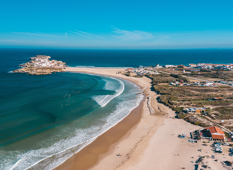 Baleal sandy beach with waves suitable for all surfing levels in Portugal